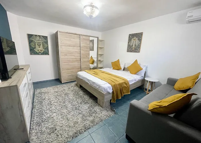 Blue Studio - Half Ground Level With Windows - Demisol Bucureşti